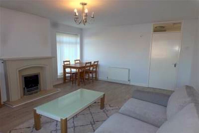 2 Bedroom Flat To Rent In Hillfoot Avenue, L25