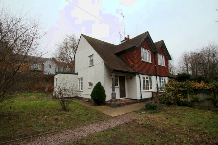 3 Bedroom Semi-Detached House To Rent In Ebberns Road, Hemel Hempstead, HP3