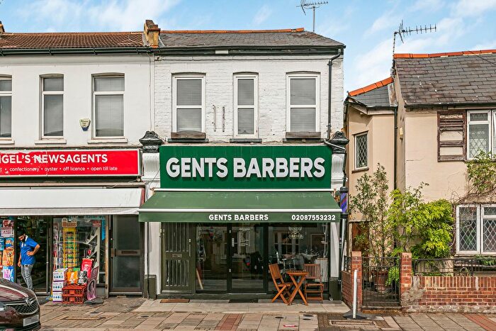 2 Bedroom Flat For Sale In Staines Road, Twickenham, TW2