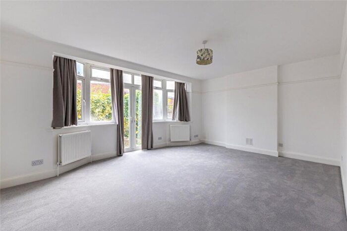 2 Bedroom Flat To Rent In Anyards Road, Cobham, Surrey, KT11