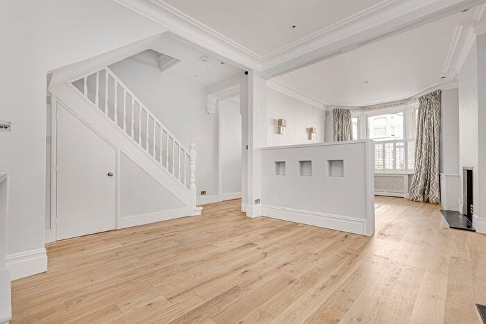 6 Bedroom End Of Terrace House To Rent In Waldemar Avenue, Parsons Green, SW6