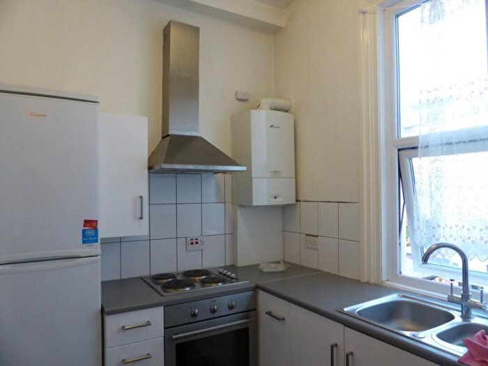 2 Bedroom Flat To Rent In Lewes Road -, P15
