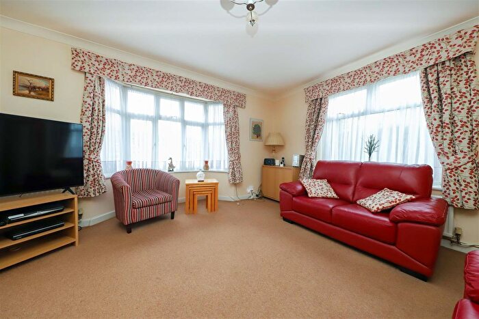 2 Bedroom Detached House For Sale In Royal Lane, Hillingdon, UB8