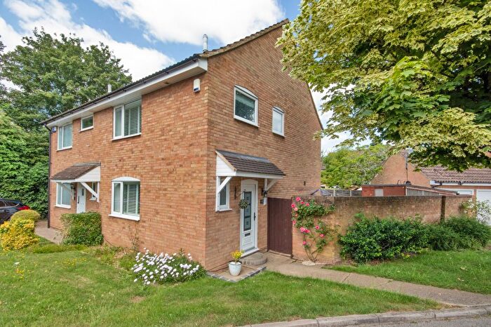 3 Bedroom Semi-Detached House For Sale In Seven Acres, New Ash Green, Longfield, Kent, DA3