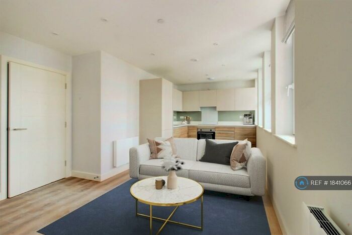 2 Bedroom Flat To Rent In Richmond Hill, Bournemouth, BH2