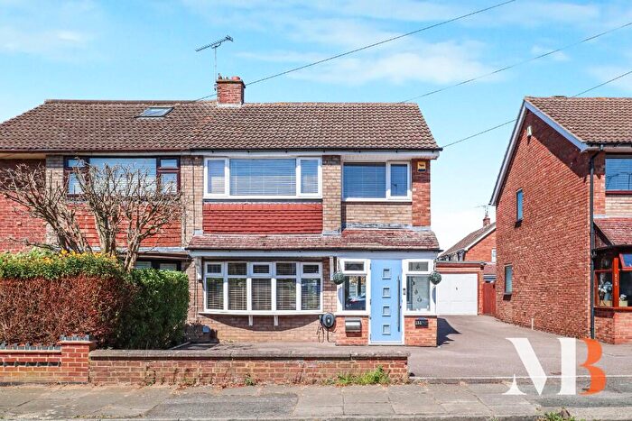 3 Bedroom Semi-Detached House For Sale In Frilsham Way, Allesley Park, Coventry, West Midlands, CV5