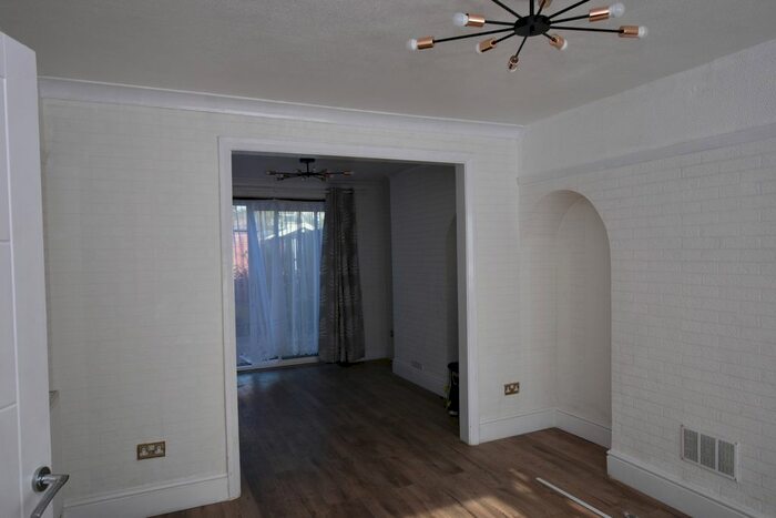 3 Bedroom Semi-Detached House To Rent In Bedford Road, Ruislip, HA4