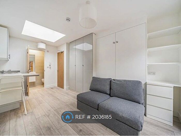 Studio To Rent In Lee, London, SE12