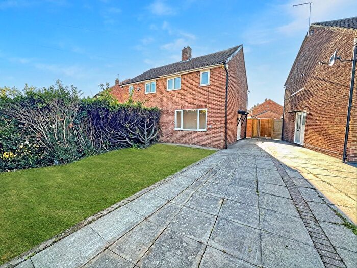 2 Bedroom Semi-Detached House For Sale In Chesford Road, Luton, Bedfordshire, LU2