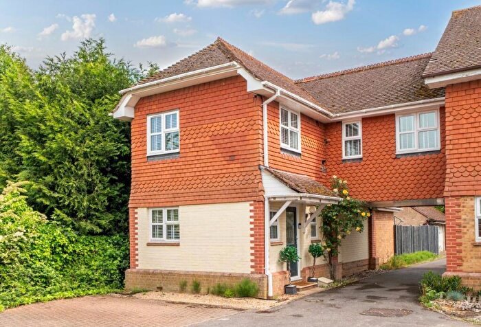 3 Bedroom End Of Terrace House For Sale In Ottershaw, Surrey, KT16