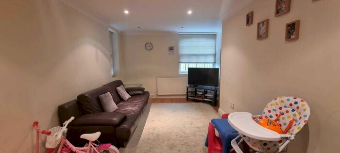 1 Bedroom Flat To Rent In Borough Road, Osterley, Isleworth, TW7