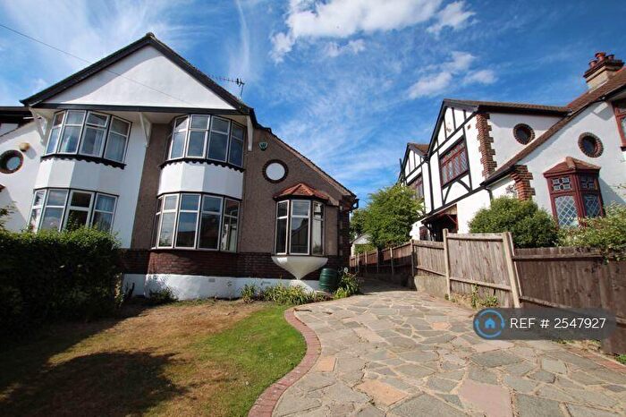 3 Bedroom Semi-Detached House To Rent In Cedar Grove, Bexley, DA5