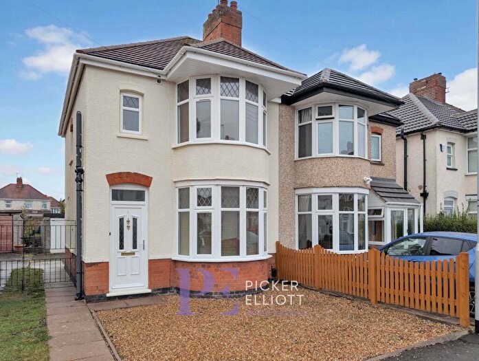 3 Bedroom Semi-Detached House For Sale In Eskdale Road, Hinckley, LE10