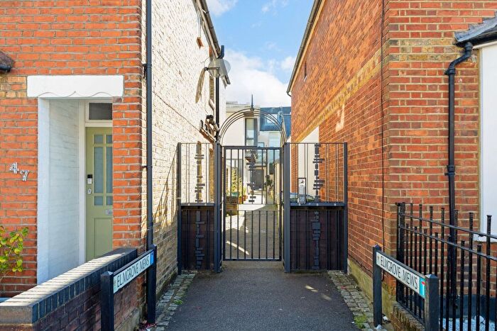 1 Bedroom Flat To Rent In Elmgrove Mews, Weybridge, KT13