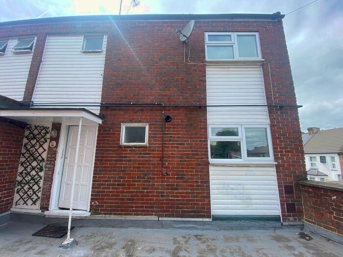 3 Bedroom Flat To Rent In Albert Road, West Drayton, UB7
