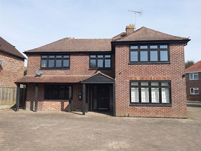 5 Bedroom Detached House For Sale In Park Road, Yapton, Arundel, BN18