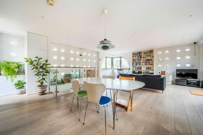 4 Bedroom Flat To Rent In Disney Place, Borough, London, SE1