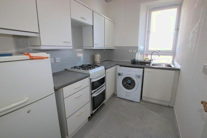 2 Bedroom Flat To Rent In Hill Street, Dundee, DD3