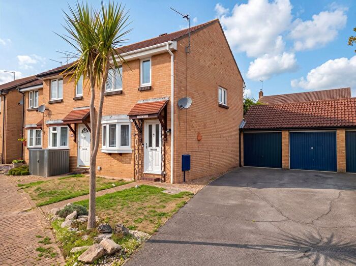 2 Bedroom End Of Terrace House For Sale In Itchin Close, West Totton, SO40