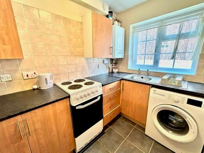 2 Bedroom House To Rent In Clinton Court, Nottingham, NG1