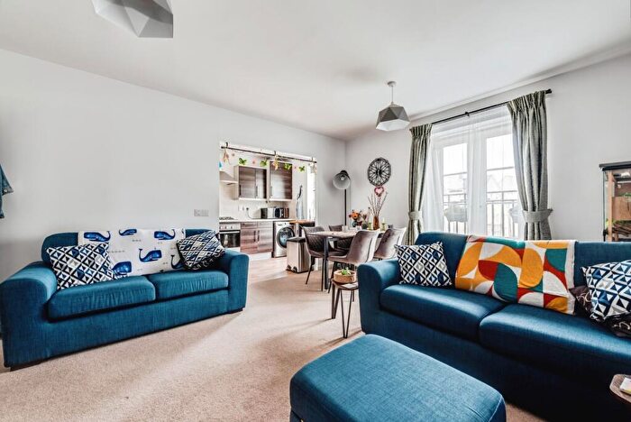 2 Bedroom Flat For Sale In Truscott Avenue, Swindon, Wiltshire, SN25