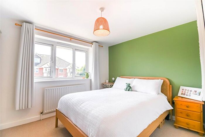 2 Bedroom Apartment For Sale In Victoria Grove, Newbury, West Berkshire, RG14