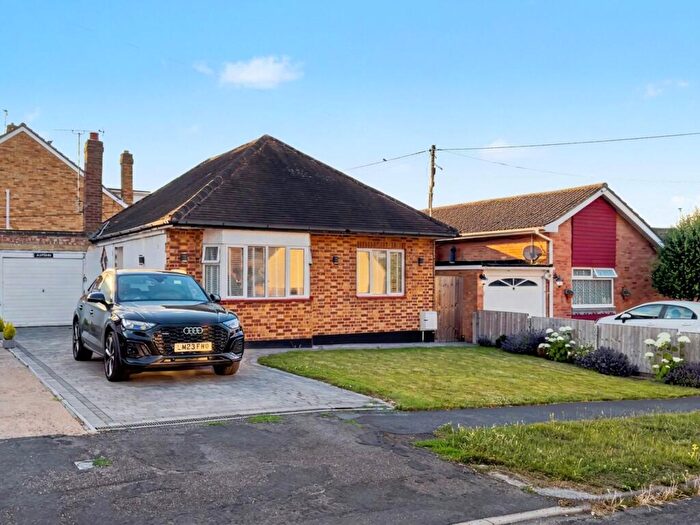 2 Bedroom Detached Bungalow For Sale In Albany Road, Rayleigh, SS6