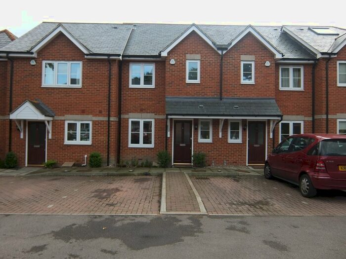 3 Bedroom Terraced House To Rent In Bucknell Court, Reading, RG1
