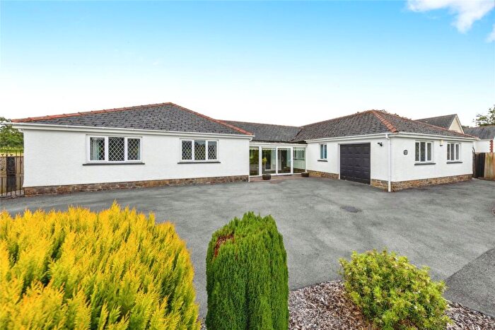 4 Bedroom Bungalow For Sale In Heol Cennen, Ffairfach, Llandeilo, Carmarthenshire, SA19