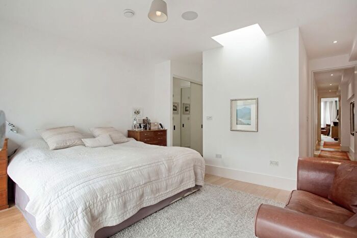 3 Bedroom End Of Terrace House For Sale In Osiers Road, Putney, London, SW18