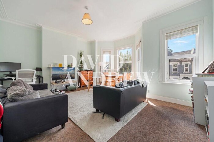 3 Bedroom Apartment To Rent In Duckett Road, London, N4