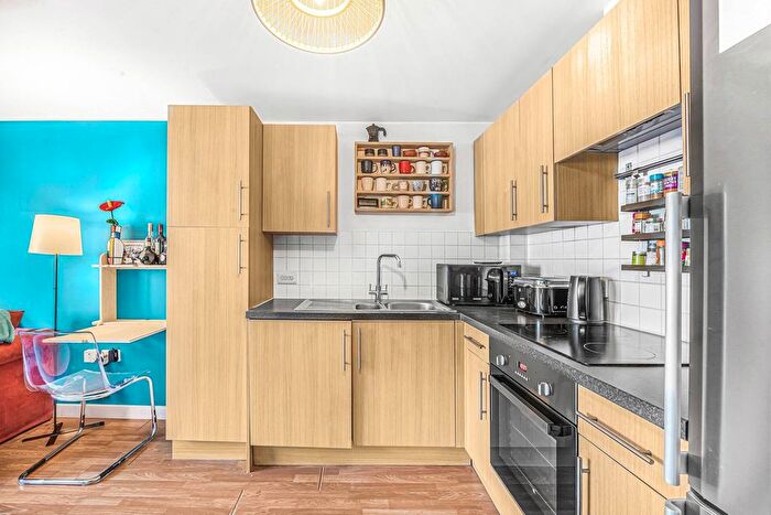 1 Bedroom Flat For Sale In Murray Grove, Hoxton, London, N1