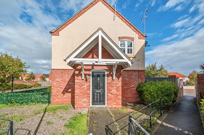 1 Bedroom Flat For Sale In Shinewater Park, Kingswood, Hull, East Riding Of Yorkshire, HU7