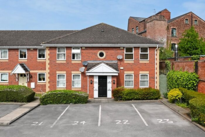 2 Bedroom Flat For Sale In Barbican Mews, York, YO10