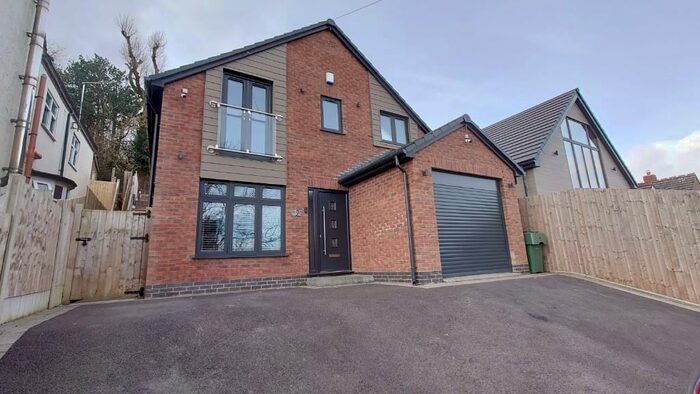 3 Bedroom Detached House For Sale In Dark Lane, B62