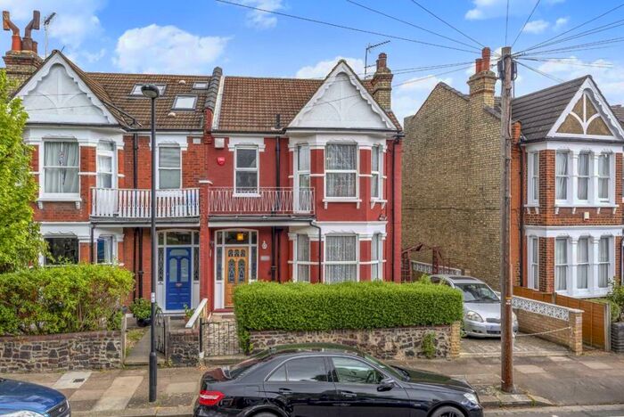 3 Bedroom House To Rent In Maidstone Road, London, N11