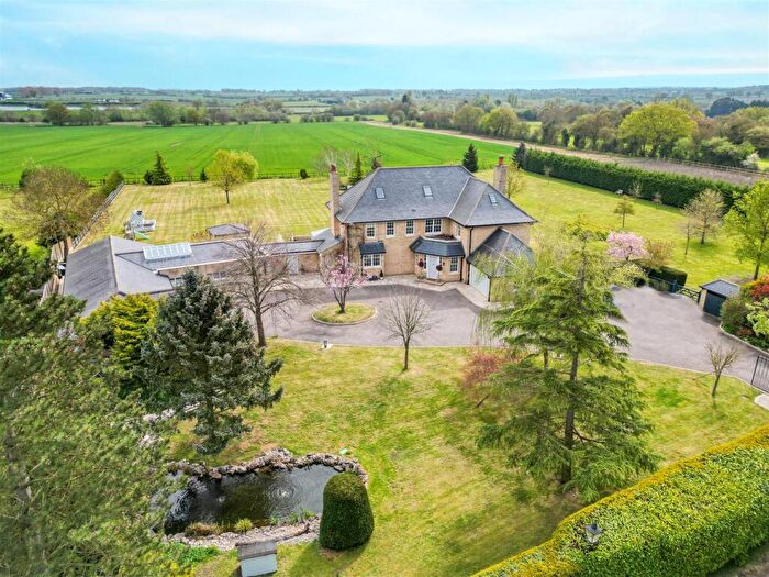7 Bedroom Detached House For Sale In School Lane, Beauchamp Roding, CM5
