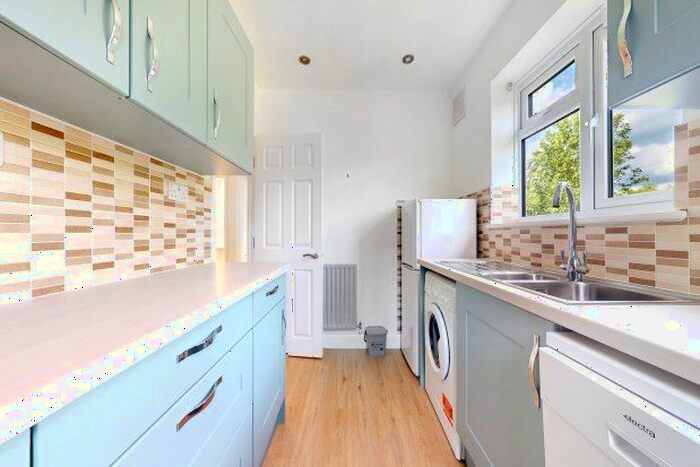 3 Bedroom Maisonette To Rent In Warren Road, Orpington, BR6