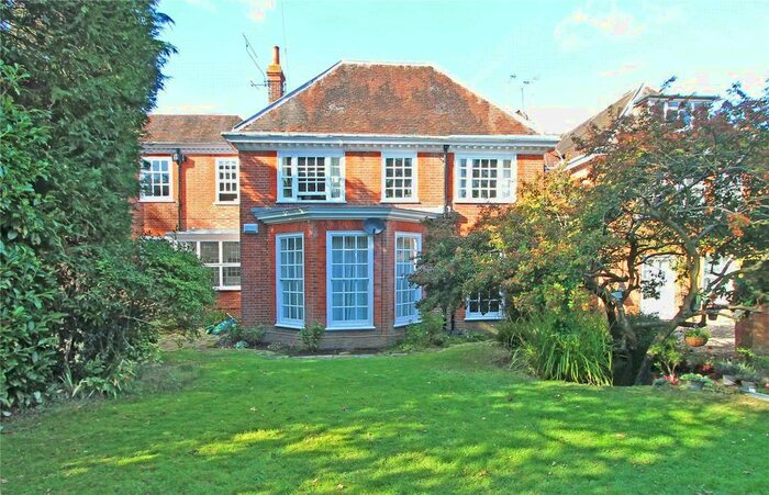 2 Bedroom Flat To Rent In Worships Hill, Riverhead, Sevenoaks, Kent TN13