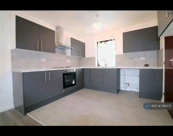 2 Bedroom Flat To Rent In Courtland Grove, London, SE28