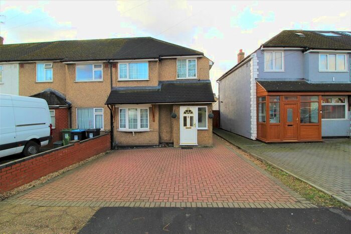 3 Bedroom Semi-Detached House To Rent In Belswains Lane, Hemel Hempstead, Hertfordshire, HP3