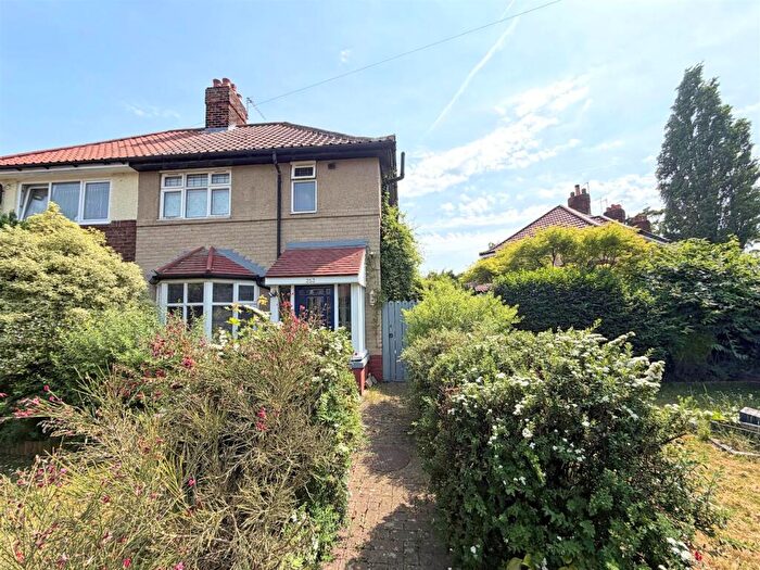 2 Bedroom Semi-Detached House For Sale In Greenwood Avenue, Hull, HU6