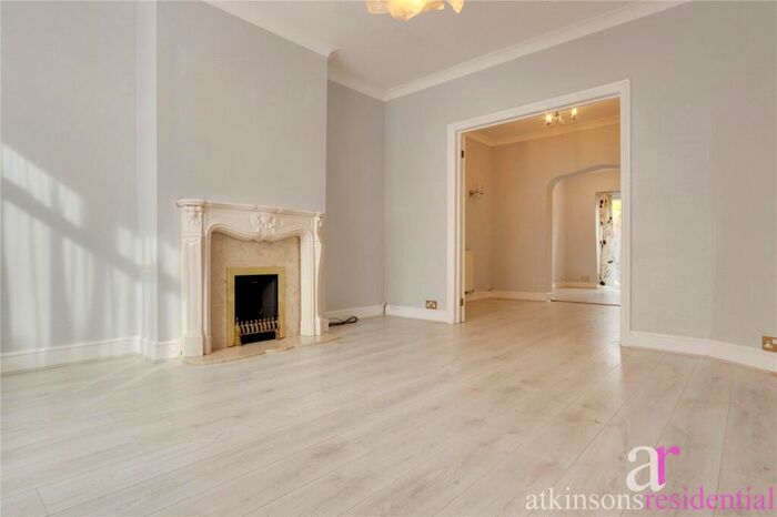 3 Bedroom End Of Terrace House To Rent In Connaught Avenue, Enfield, Middlesex, EN1