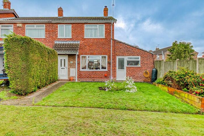 3 Bedroom End Of Terrace House For Sale In Fern Gardens, Belton, NR31