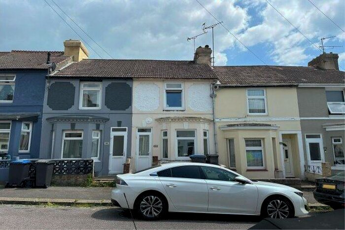 2 Bedroom Property To Rent In Glenfield Road, Dover, CT16