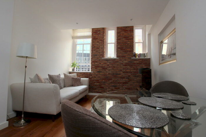 2 Bedroom Apartment To Rent In Hounds Gate Court, Nottingham, NG1