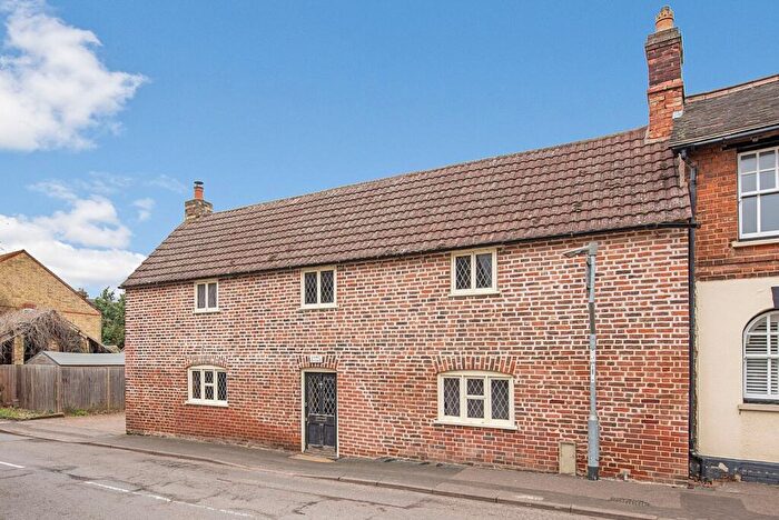 5 Bedroom Link Detached House For Sale In Station Lane, Offord Cluny, St. Neots, Cambridgeshire, PE19