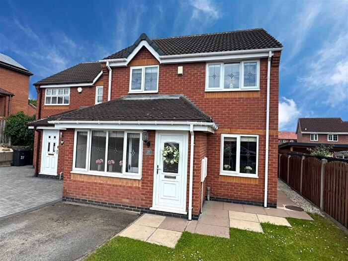 3 Bedroom Semi Detached House For Sale In Field Drive, Cudworth, Barnsley, S72