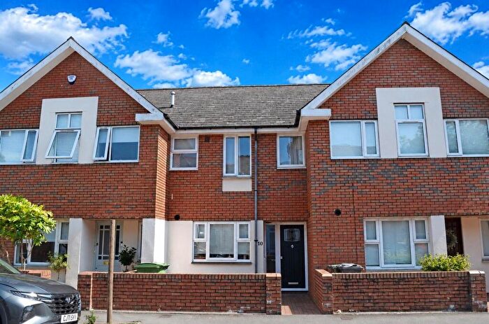 2 Bedroom Terraced House For Sale In Victoria Mews, Heath/Gabalfa, Cardiff, CF14