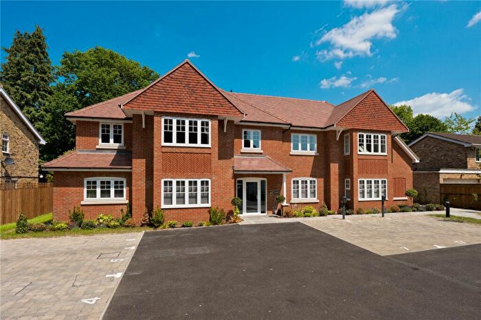 2 Bedroom Flat For Sale In Queens Road, Weybridge, KT13